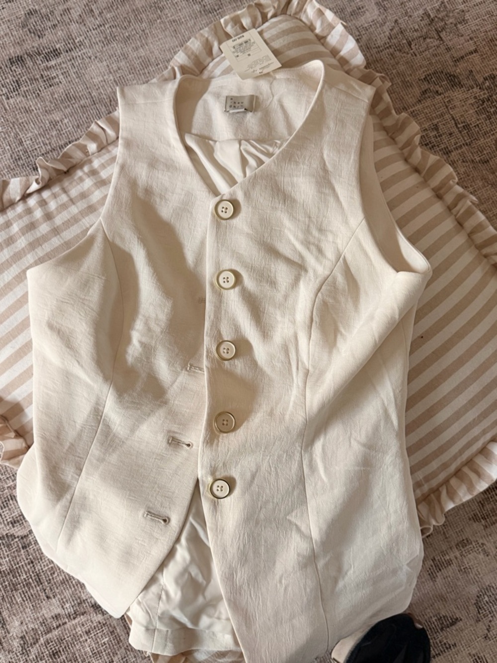 Cream Sleeveless Button-Front Kids Vest